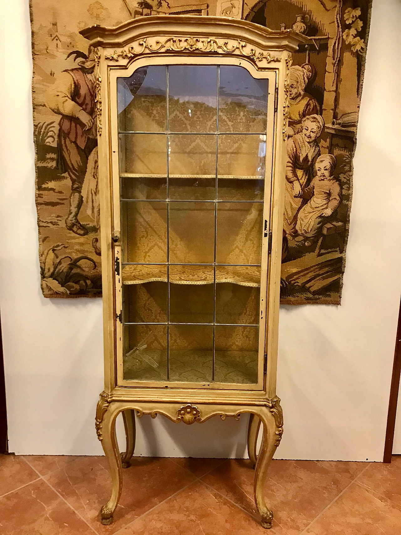 Louis XVI lacquered and gilded showcase with cathedral glass, Turin, original 18th century 1205608