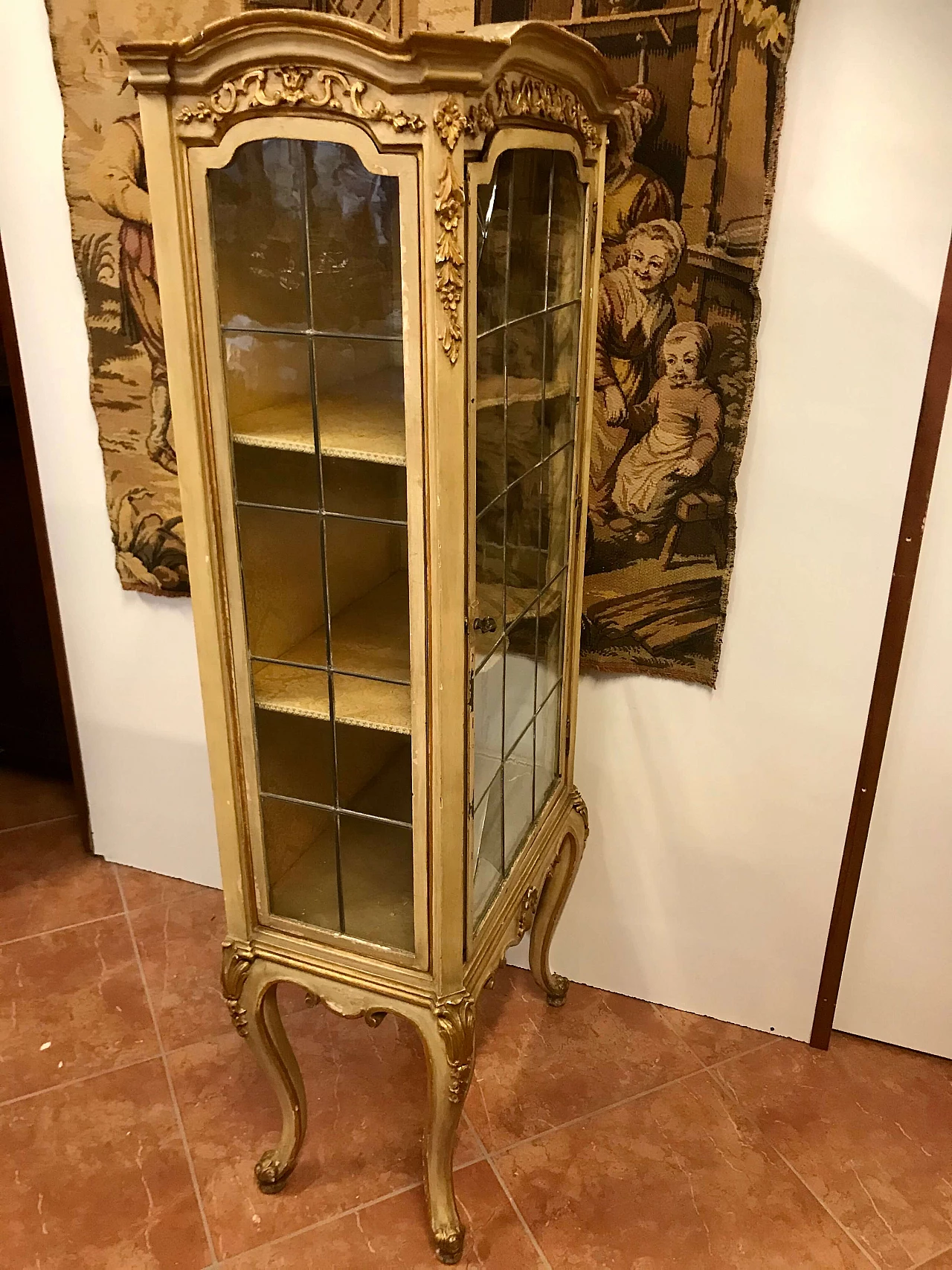 Louis XVI lacquered and gilded showcase with cathedral glass, Turin, original 18th century 1205612