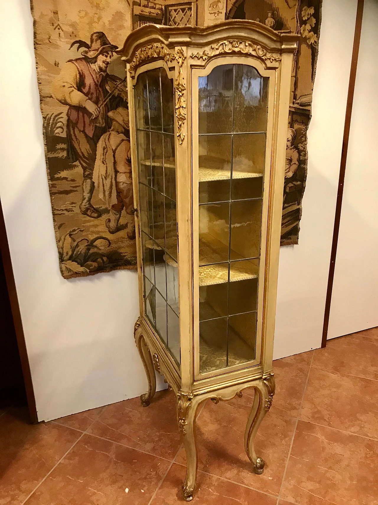 Louis XVI lacquered and gilded showcase with cathedral glass, Turin, original 18th century 1205613