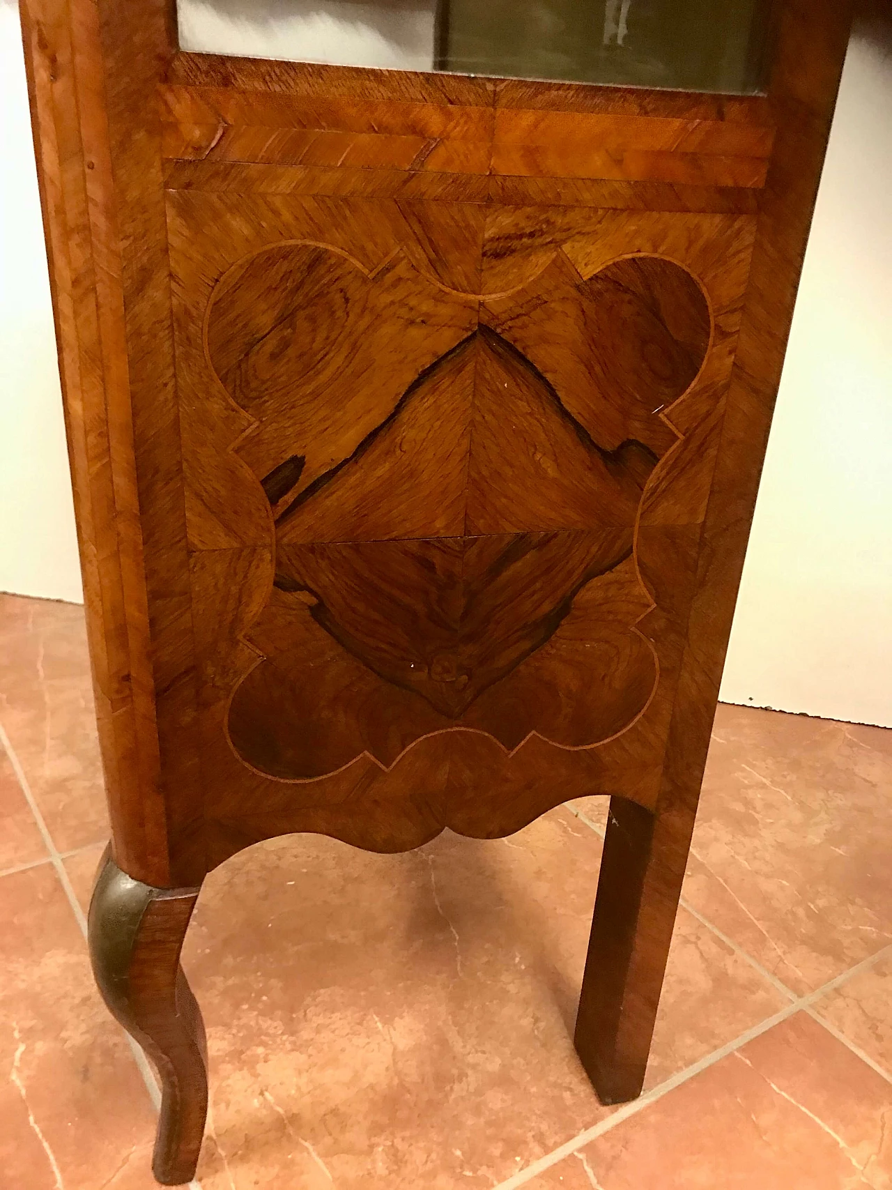 Louis XVI showcase veneered in walnut and bois de rose, threaded, white marble top, original 18th century 1206041