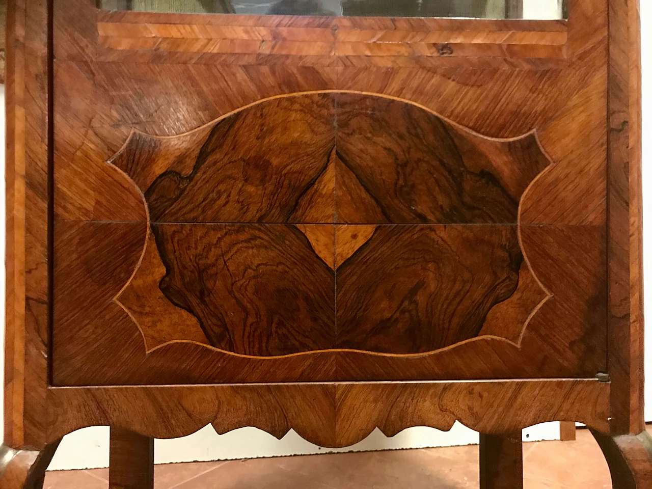 Louis XVI showcase veneered in walnut and bois de rose, threaded, white marble top, original 18th century 1206042