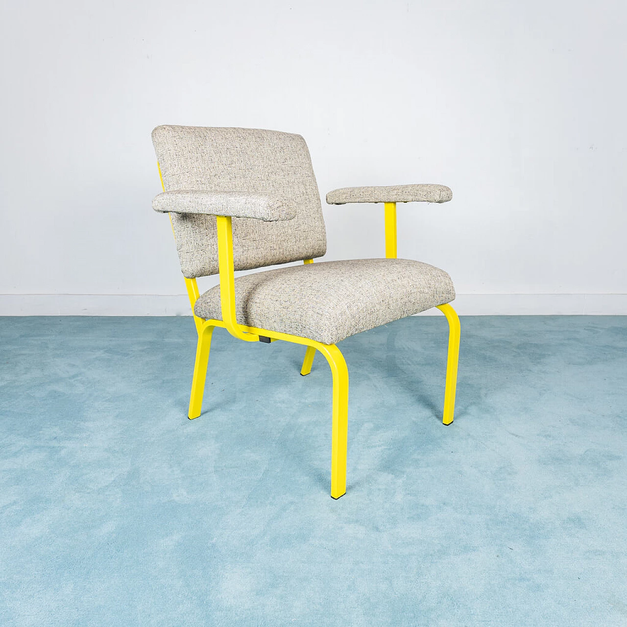 Set di 3 sedie artigianali in metallo giallo e tessuto grigio, anni '70 1207083