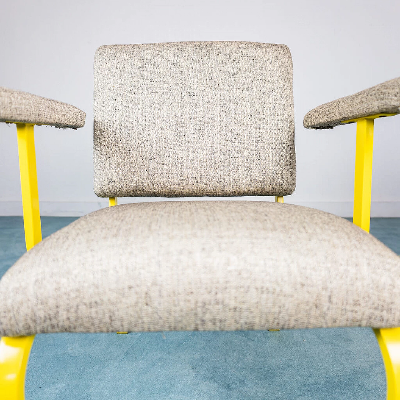 Set di 3 sedie artigianali in metallo giallo e tessuto grigio, anni '70 1207088