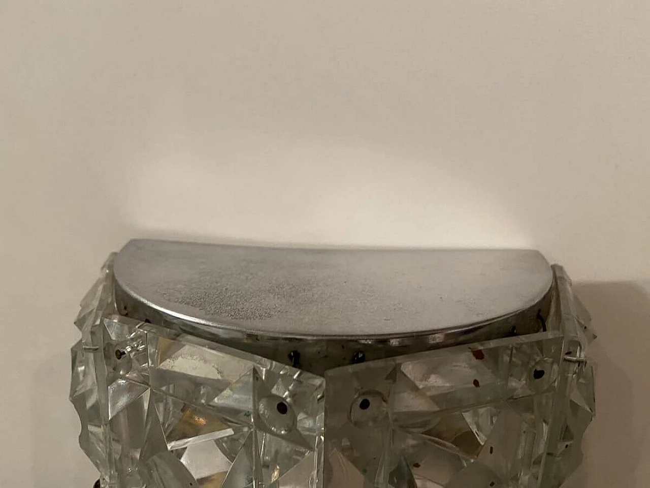 Coppia di applique semicircolari con cornice cromata, anni '70 1207278