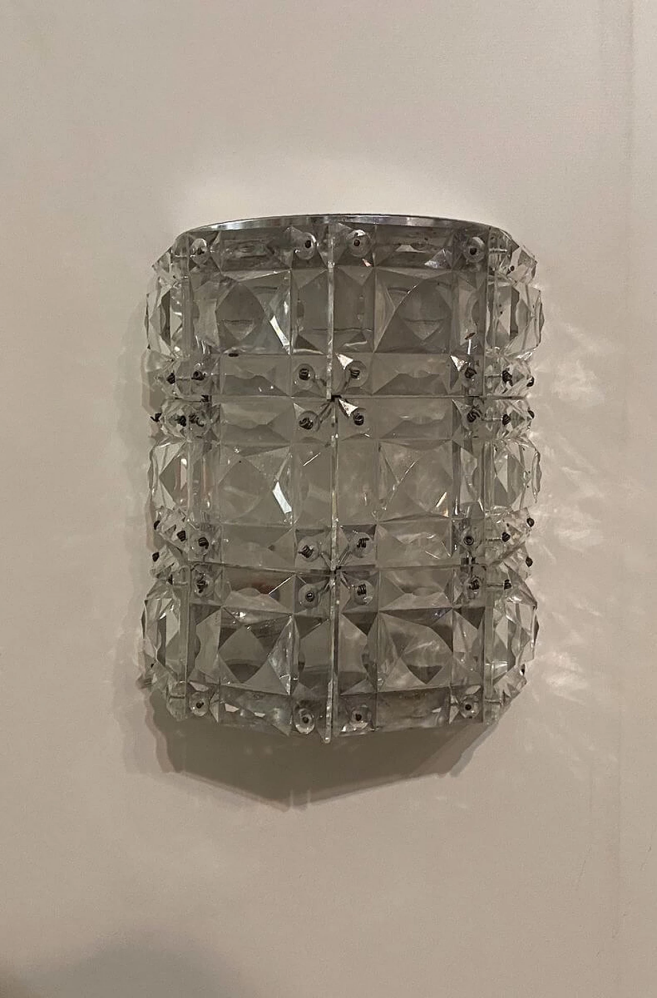 Coppia di applique semicircolari con cornice cromata, anni '70 1207280