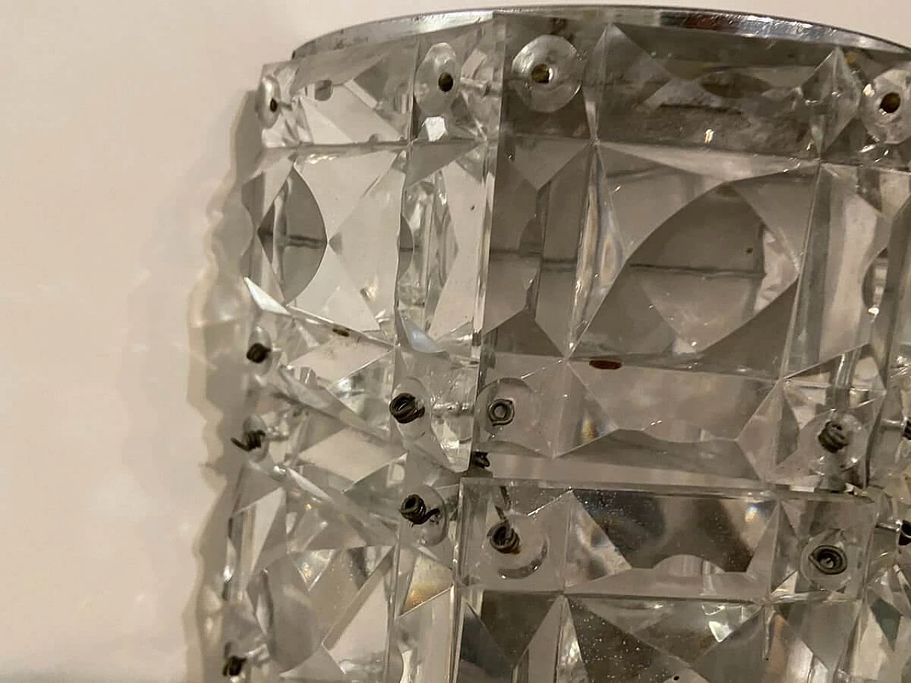 Coppia di applique semicircolari con cornice cromata, anni '70 1207281