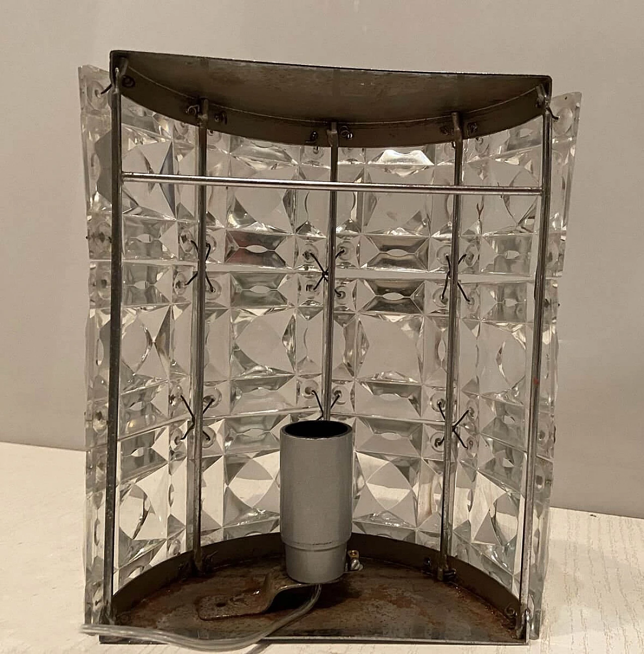 Coppia di applique semicircolari con cornice cromata, anni '70 1207284