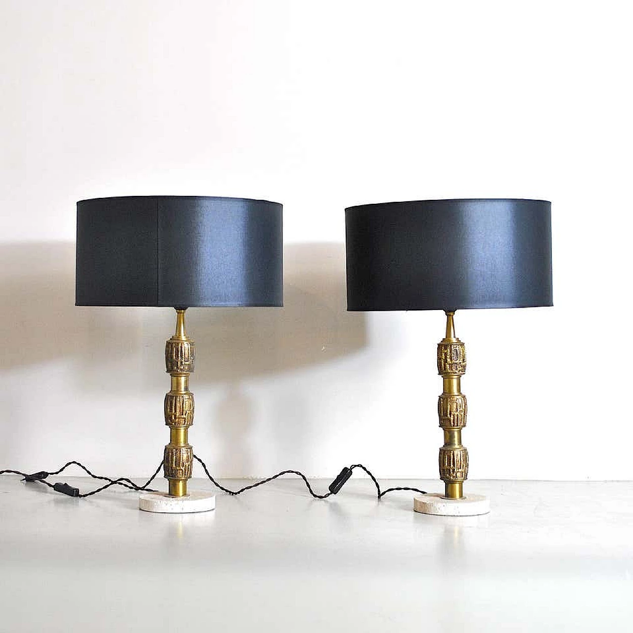 Pair of table lamps in brass and travertine by Luciano Frigerio, 70s 1207468