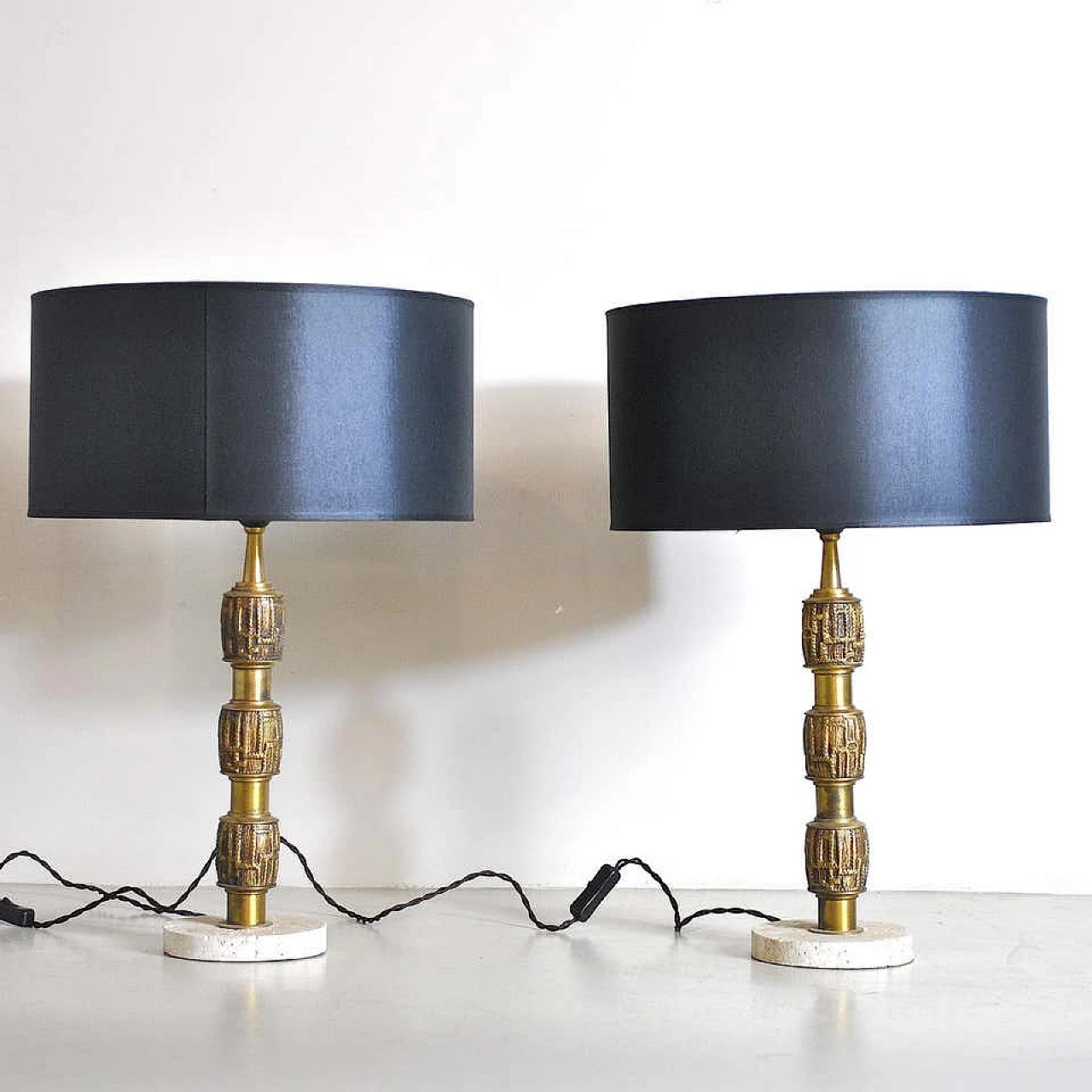 Pair of table lamps in brass and travertine by Luciano Frigerio, 70s 1207469