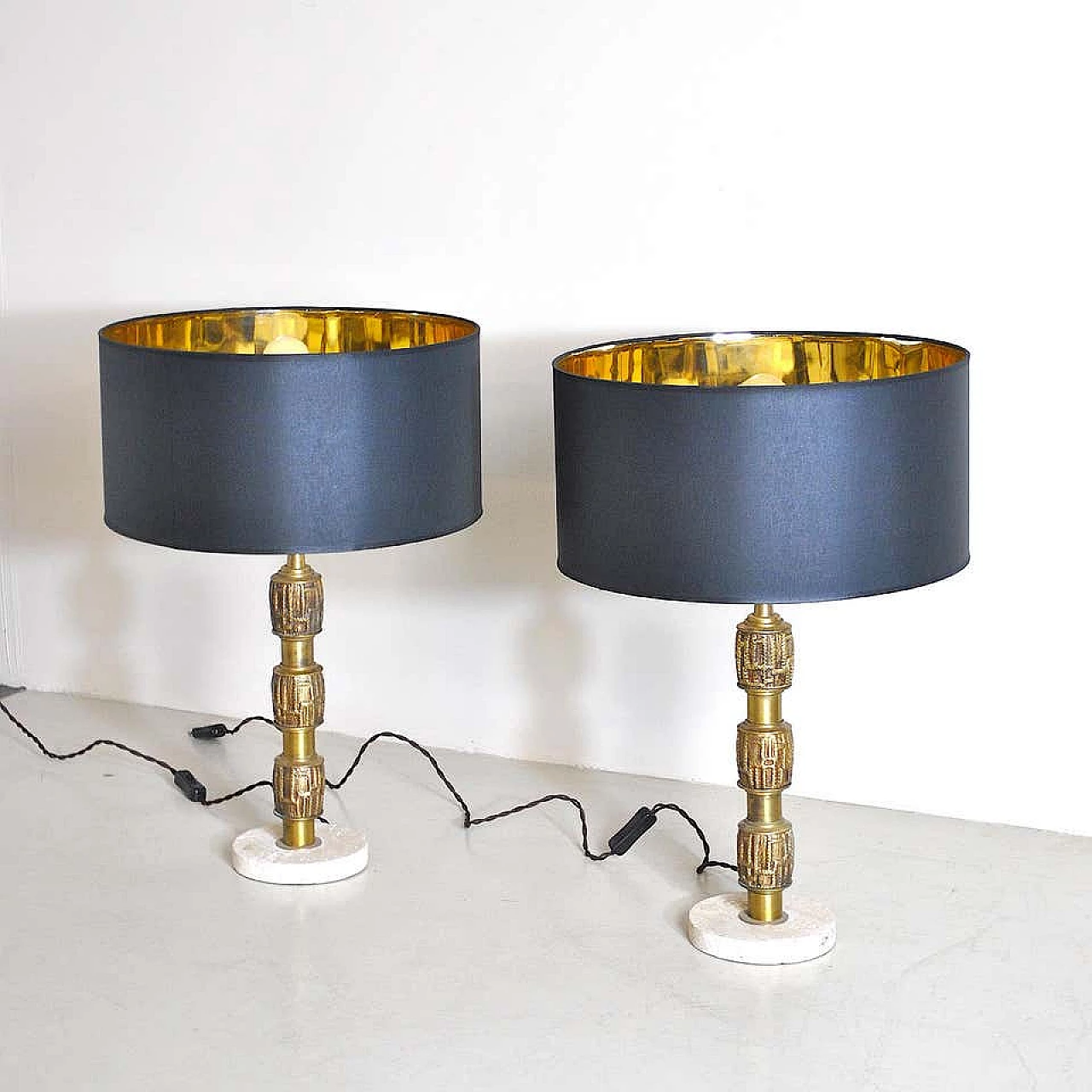 Pair of table lamps in brass and travertine by Luciano Frigerio, 70s 1207471