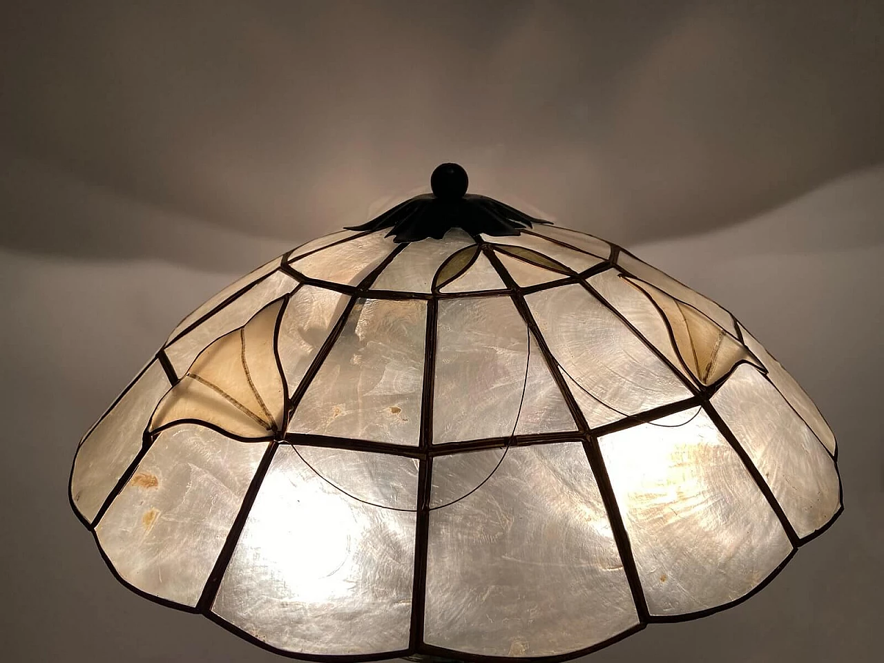 Table lamp with metal flowers, 70s 1207799