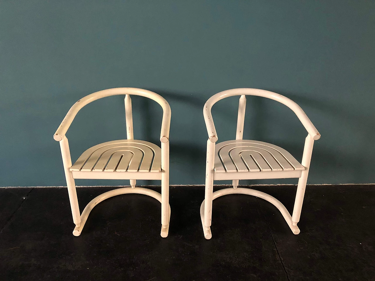 Pair of white wooden chairs, 60s 1210114
