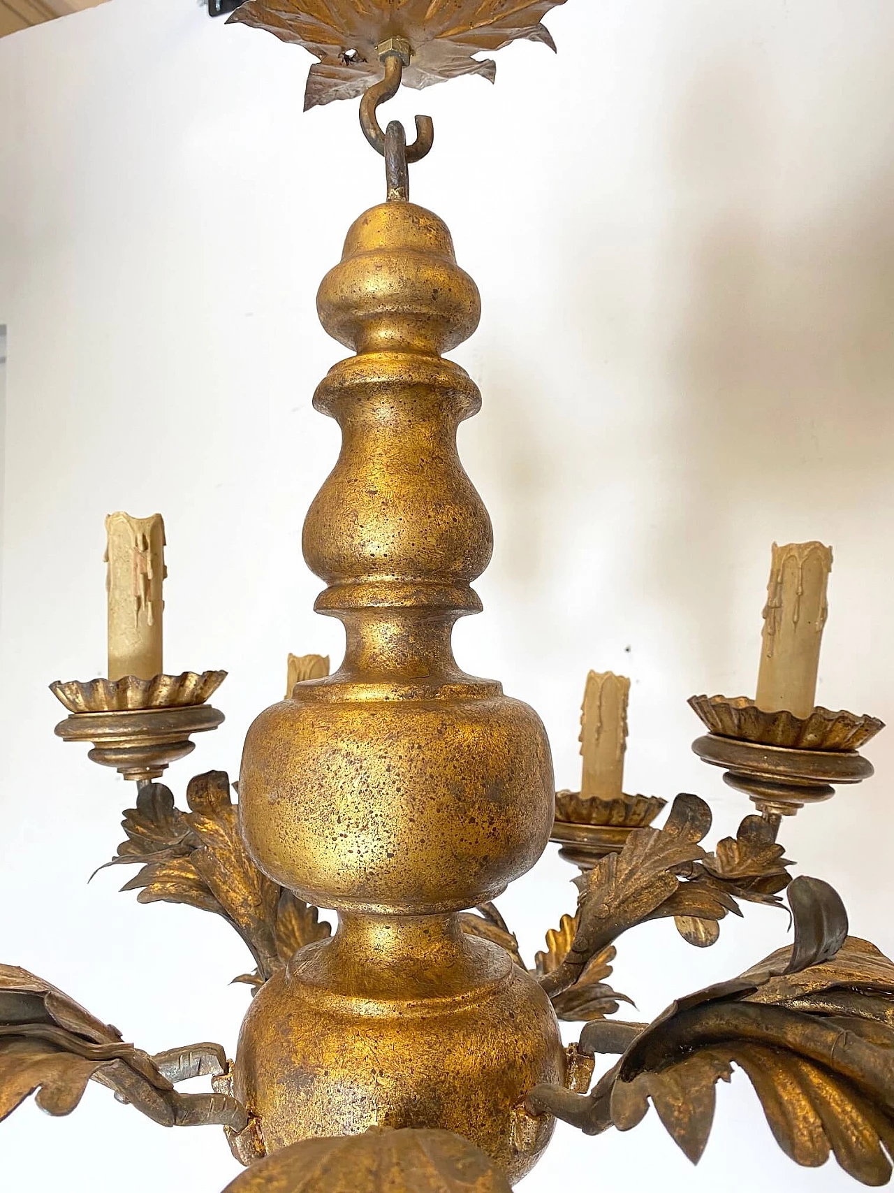 Gilded wood chandelier with 8 lights, 18th century 1210707