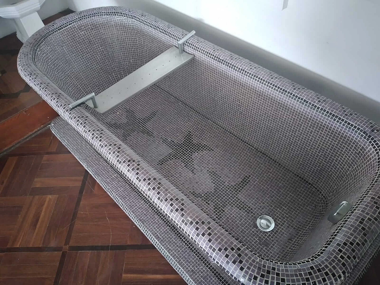 Vasca da bagno in ghisa ricoperta con mosaico, anni '50 1210730