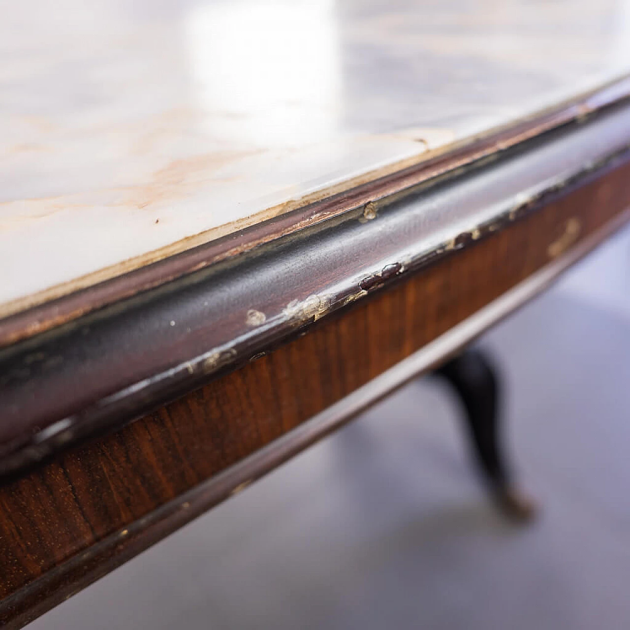 Oval dining table in wood, marble and brass, 60s 1211454