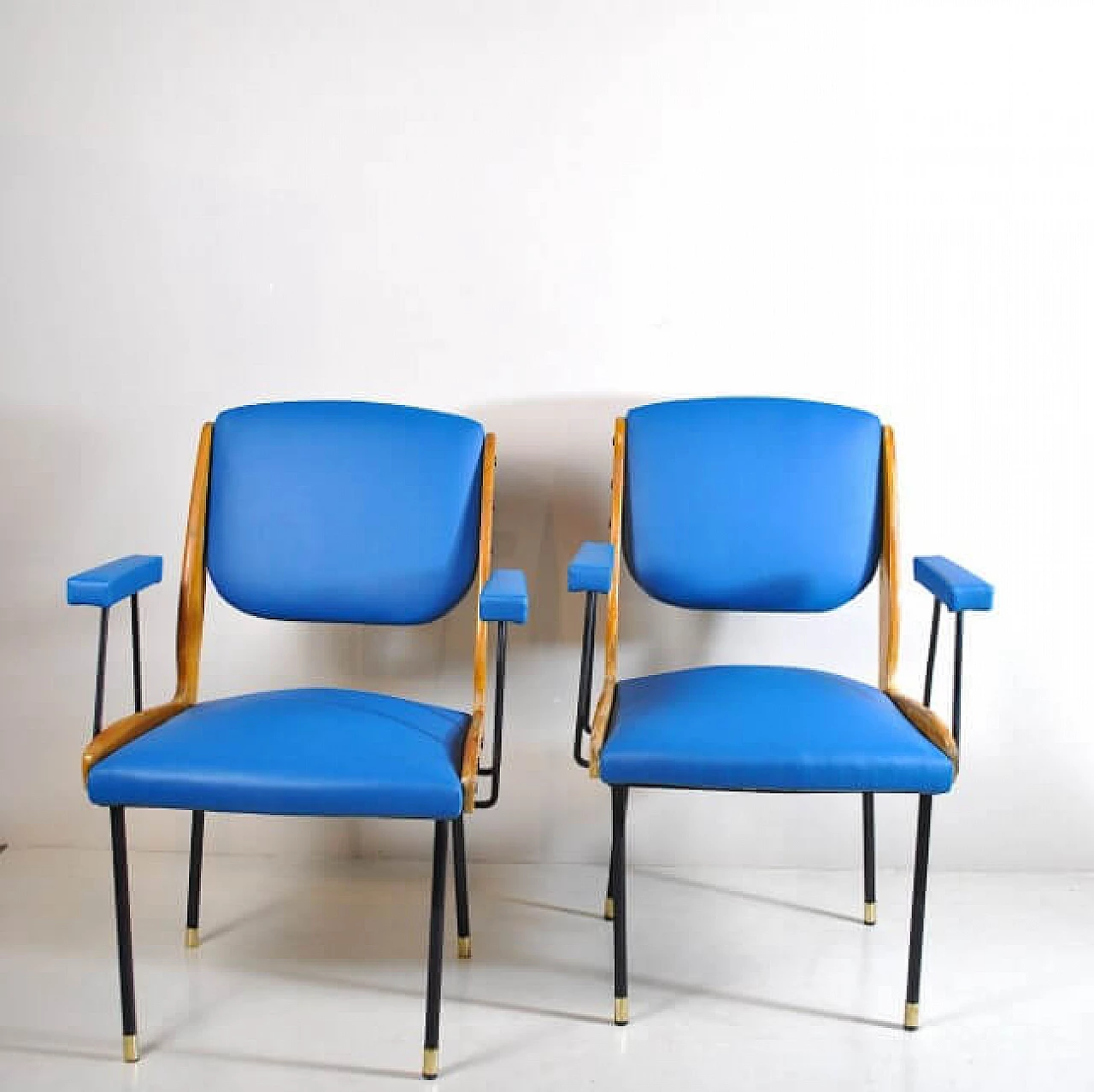 Pair of armchairs in Carlo De Carli style in wood and vinyl, 50s 1211863