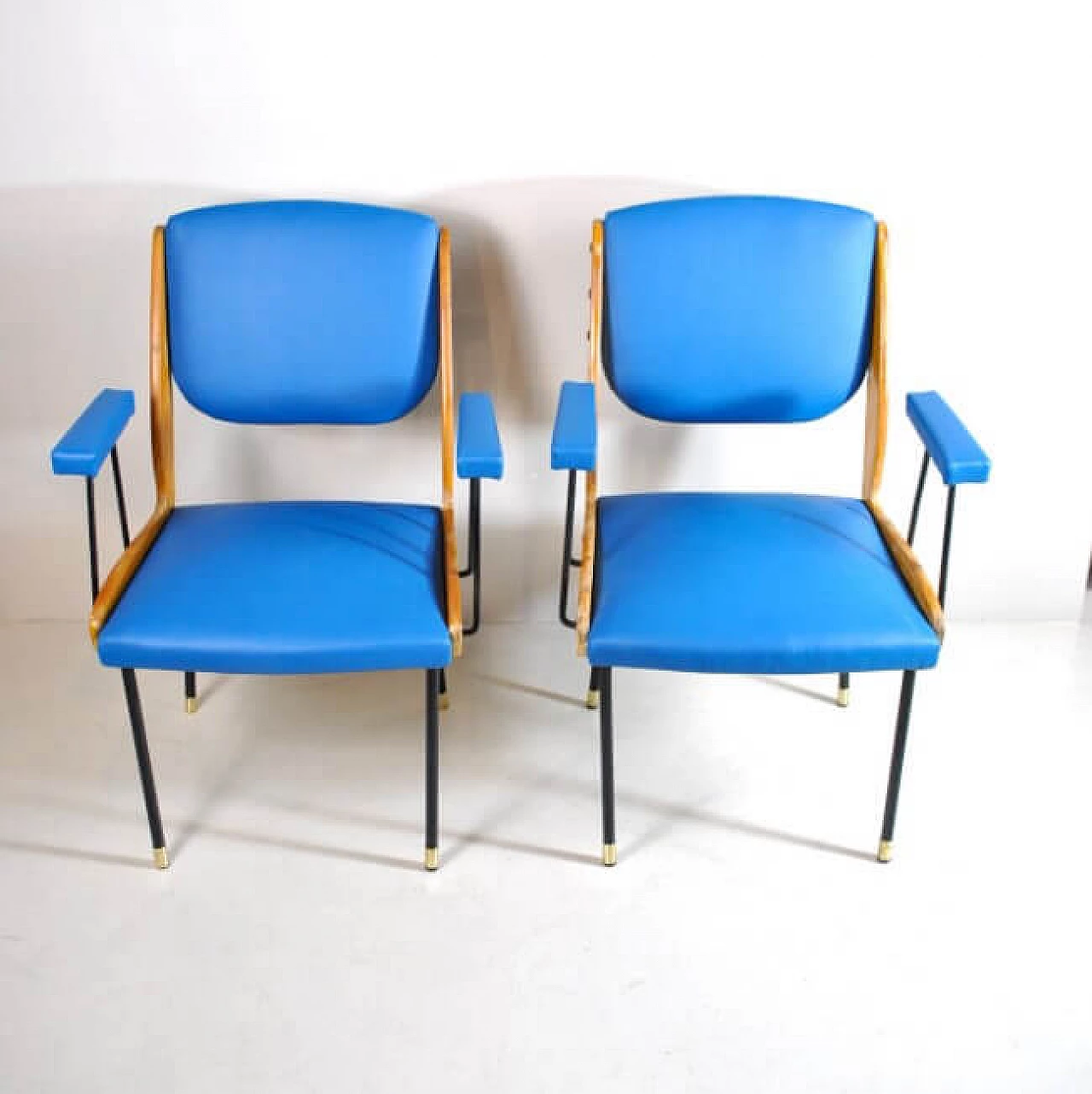 Pair of armchairs in Carlo De Carli style in wood and vinyl, 50s 1211864