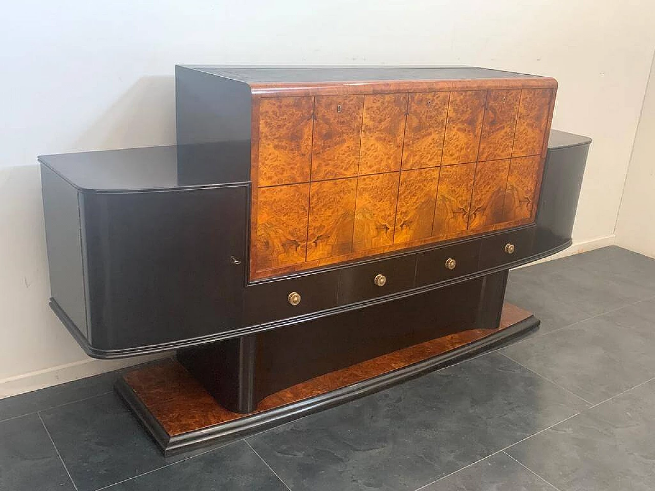 Credenza in radica di Tuya con corpo ebanizzato, anni '30 1211870
