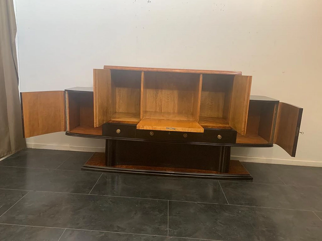 Credenza in radica di Tuya con corpo ebanizzato, anni '30 1211873