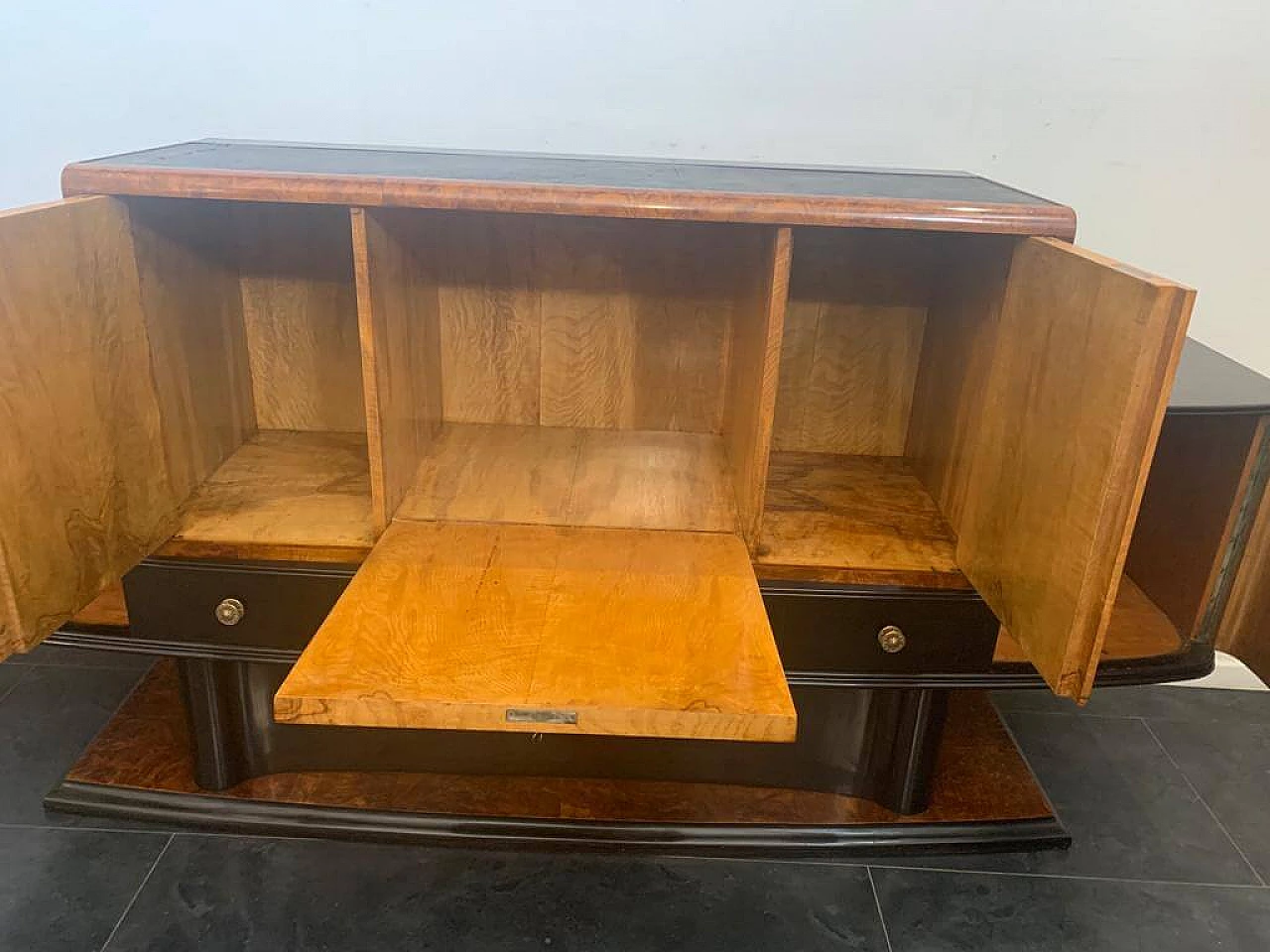 Credenza in radica di Tuya con corpo ebanizzato, anni '30 1211874