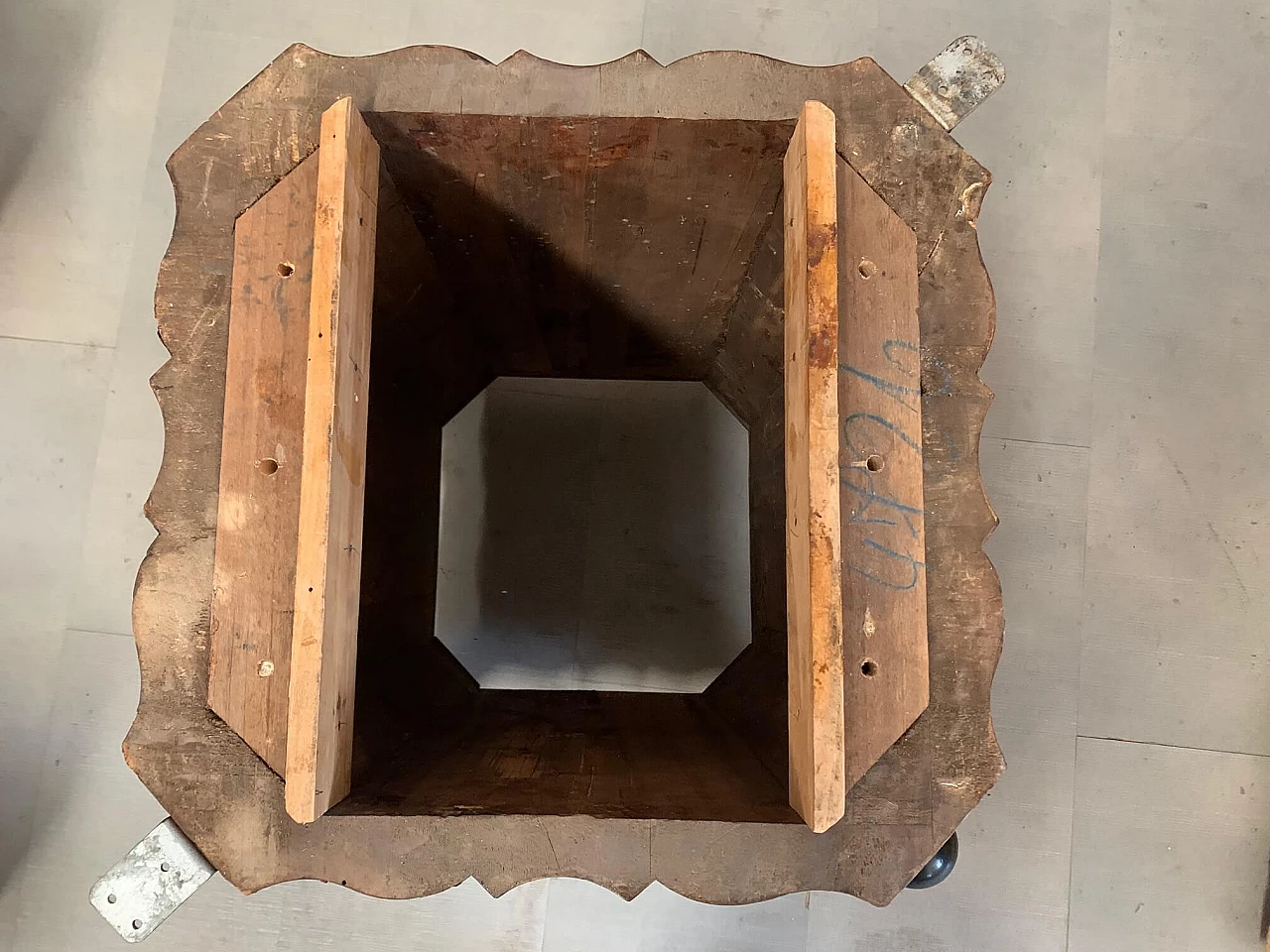 Art Deco carved briar dining table, 1930s 1211990