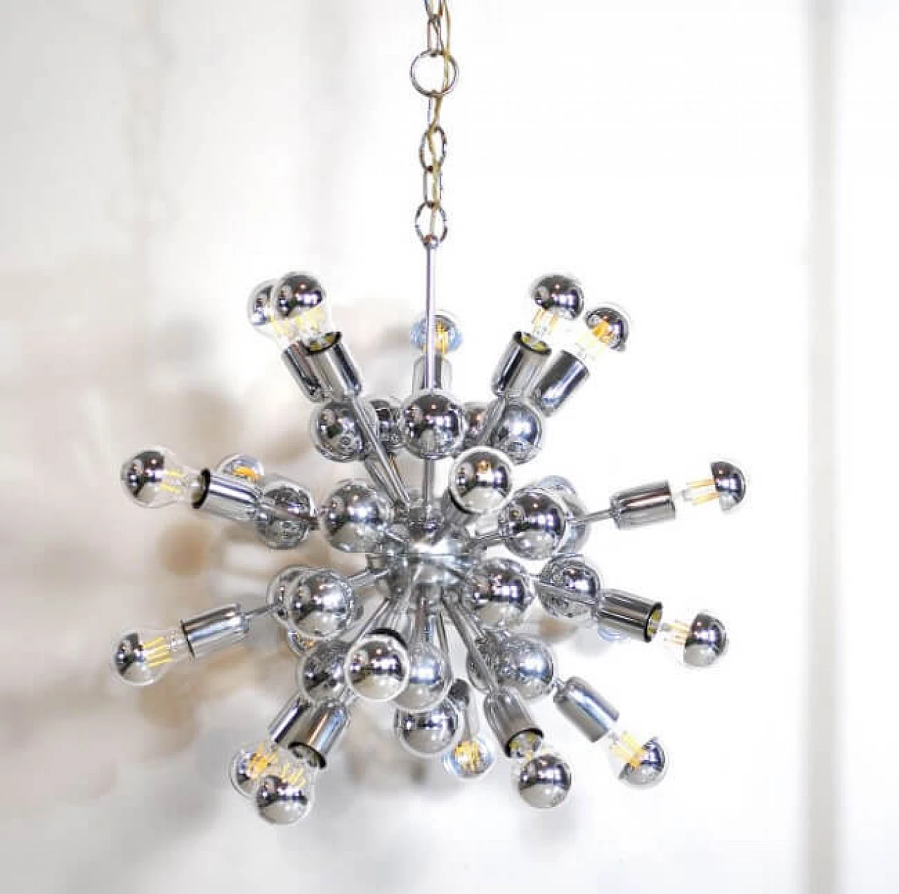 Lampadario Sputnik in acciaio cromato di Reggiani, anni '60 1212554