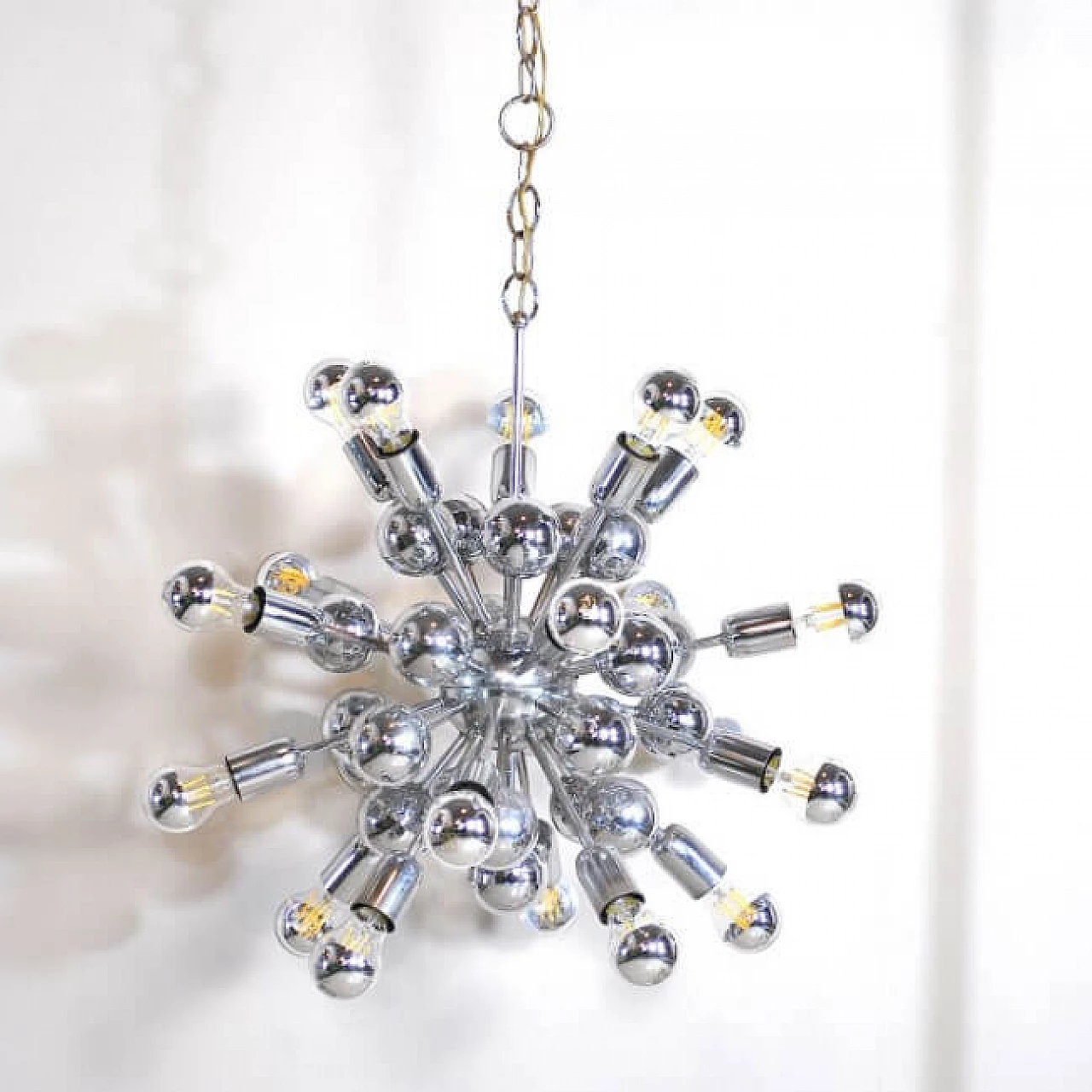 Lampadario Sputnik in acciaio cromato di Reggiani, anni '60 1212557