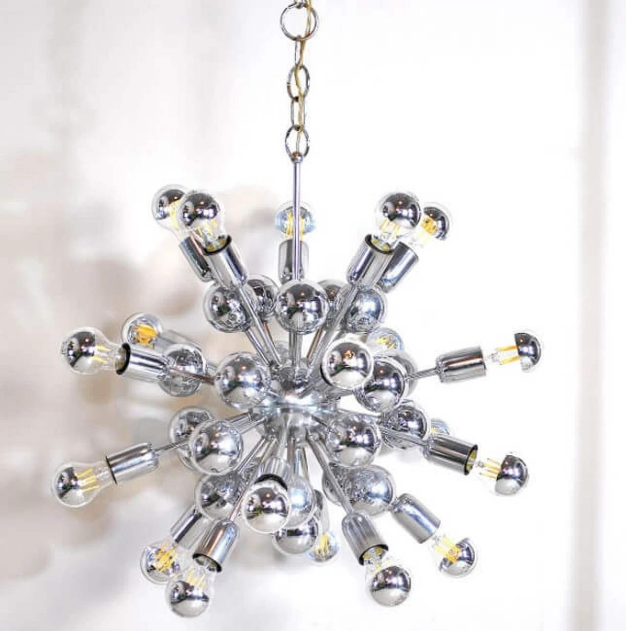 Lampadario Sputnik in acciaio cromato di Reggiani, anni '60 1212559
