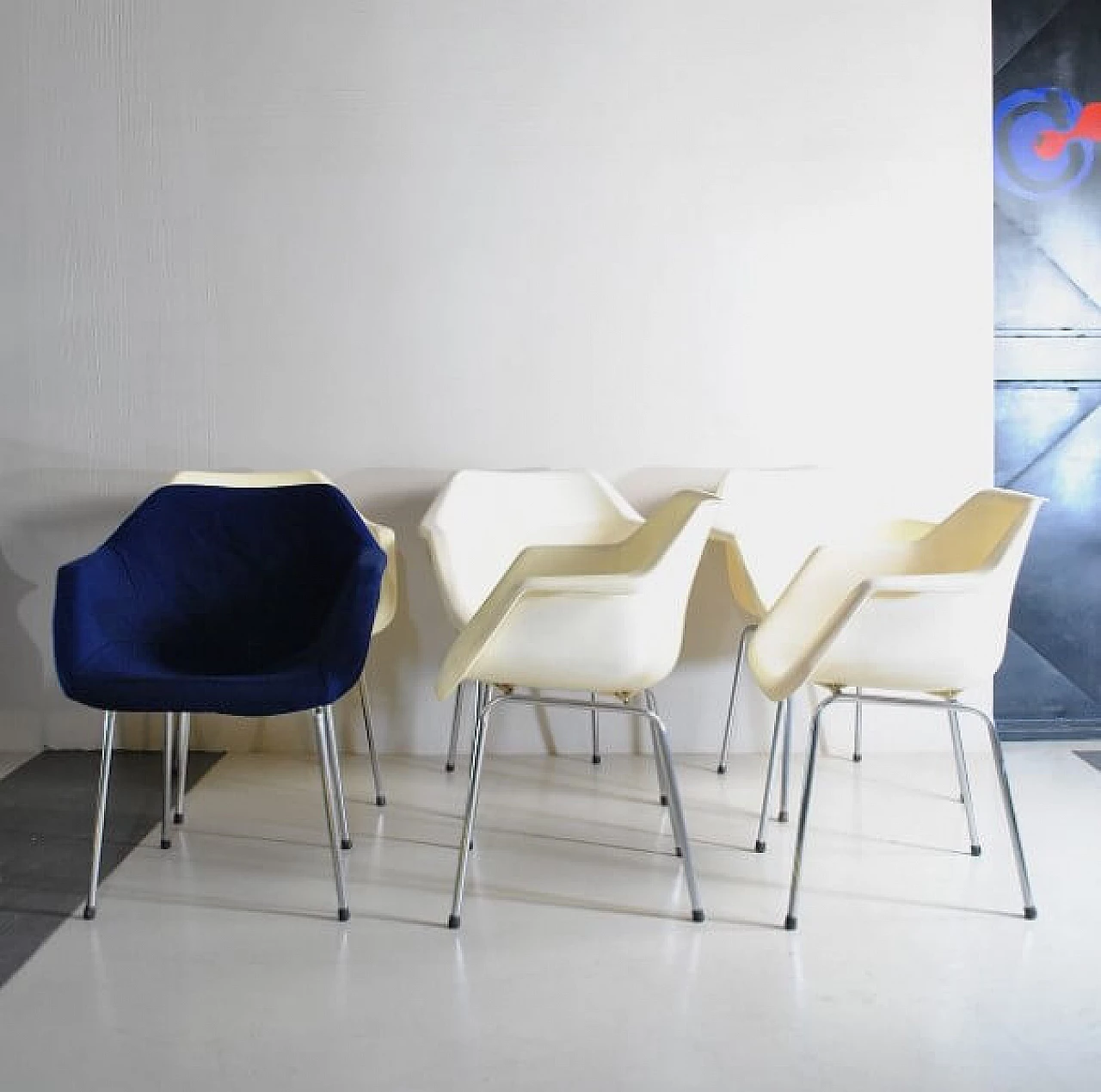 6 Chairs in polycarbonate and metal by Robin Day for Hille, 70s 1212933