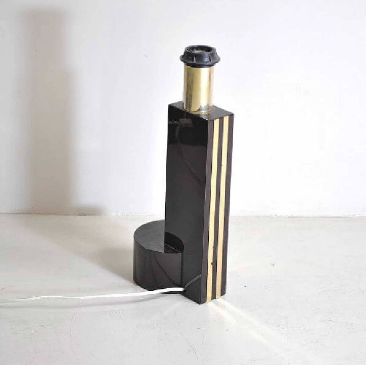 Table lamp in brass and bakelite in Romeo Rega style, 70s 1213165