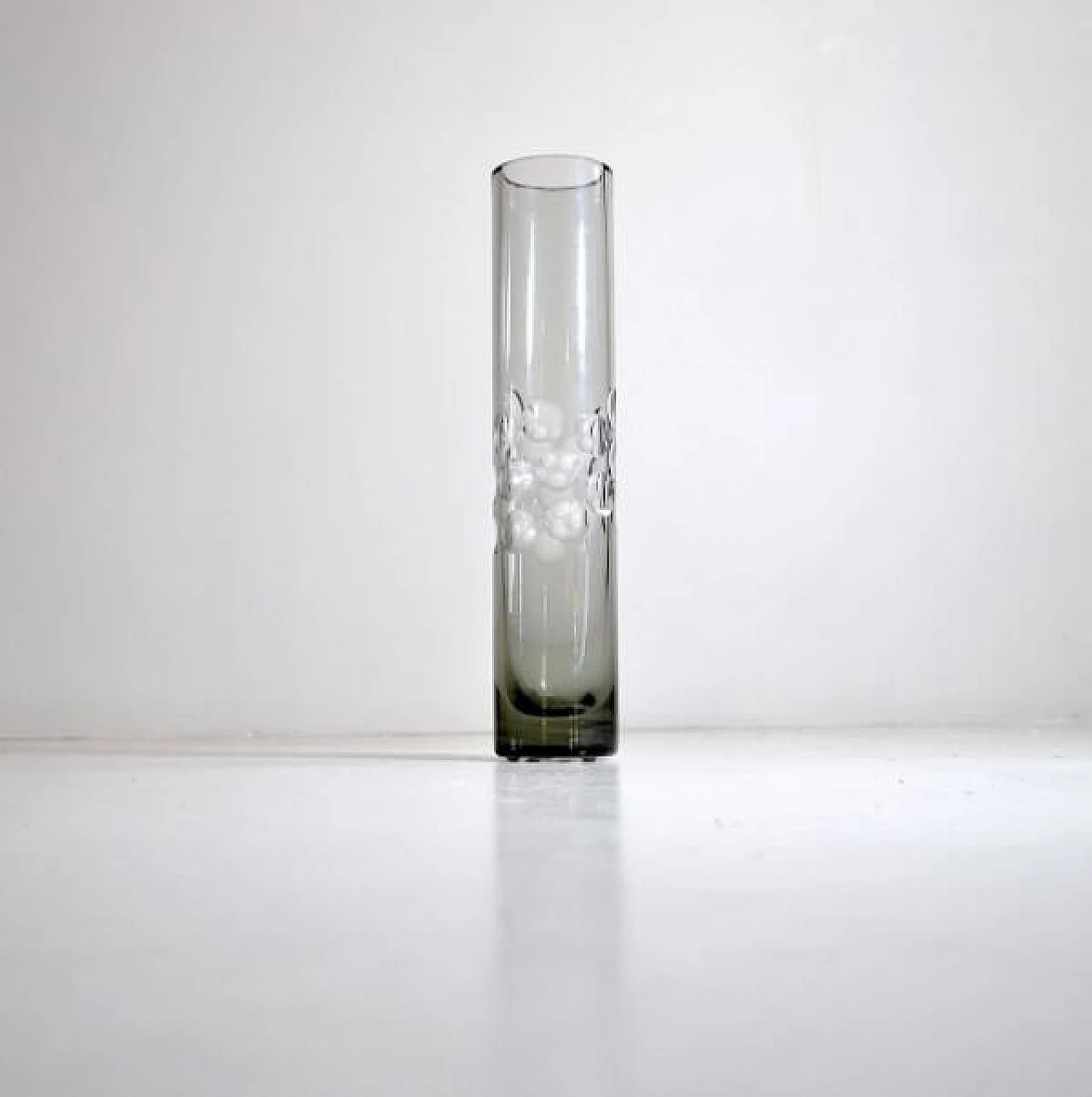 Cylindrical vase in colored glass, 60s 1213223