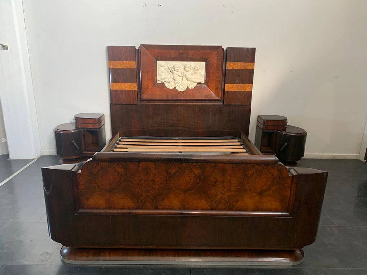 Bed and bedside tables in rosewood, walnut and carved cherubs, 20s 1213443