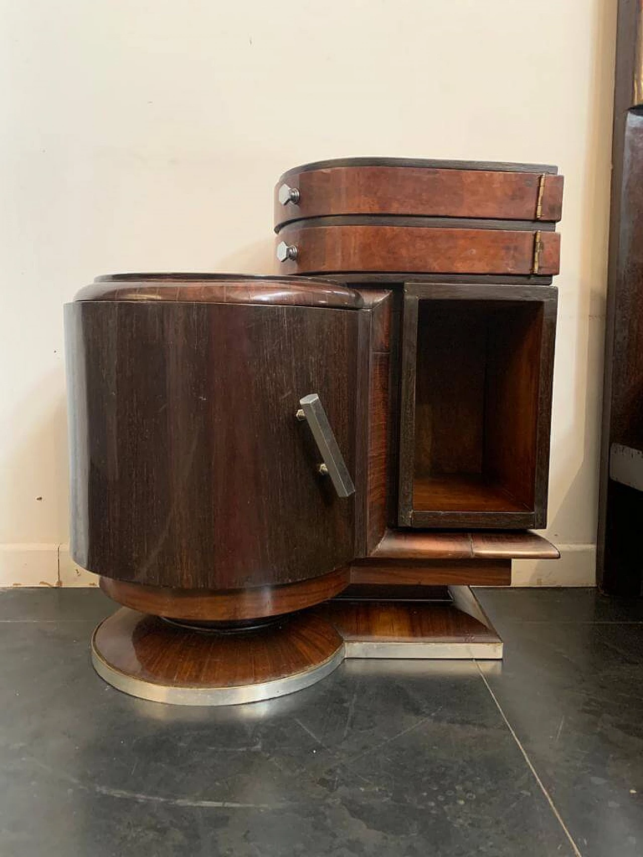 Bed and bedside tables in rosewood, walnut and carved cherubs, 20s 1213460