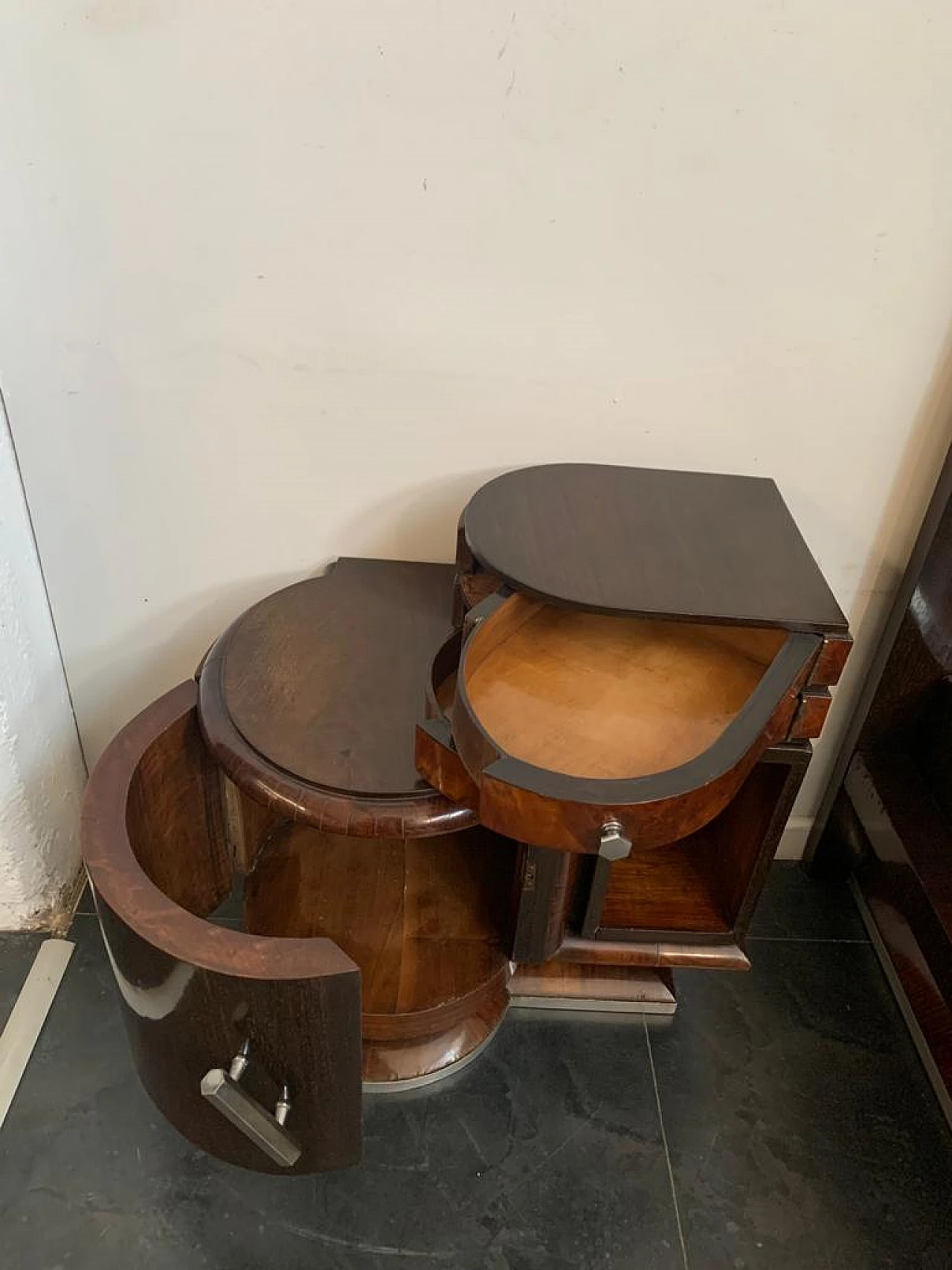 Bed and bedside tables in rosewood, walnut and carved cherubs, 20s 1213462