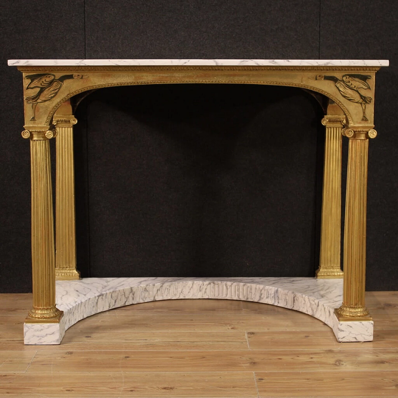 Grande console laccata e dorata con piano finto marmo 1214197