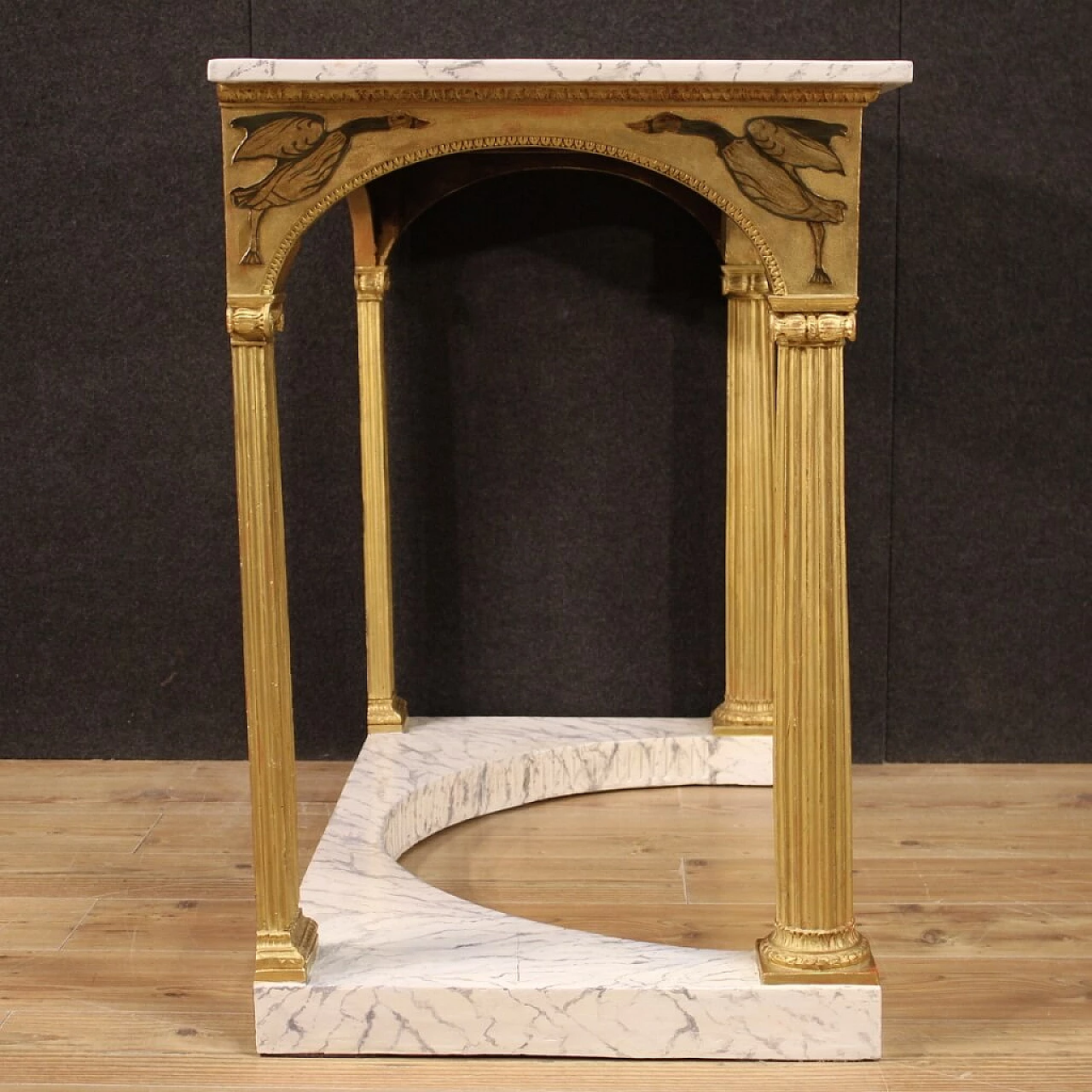 Grande console laccata e dorata con piano finto marmo 1214203