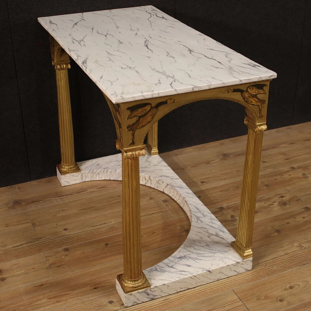 Grande console laccata e dorata con piano finto marmo 1214206