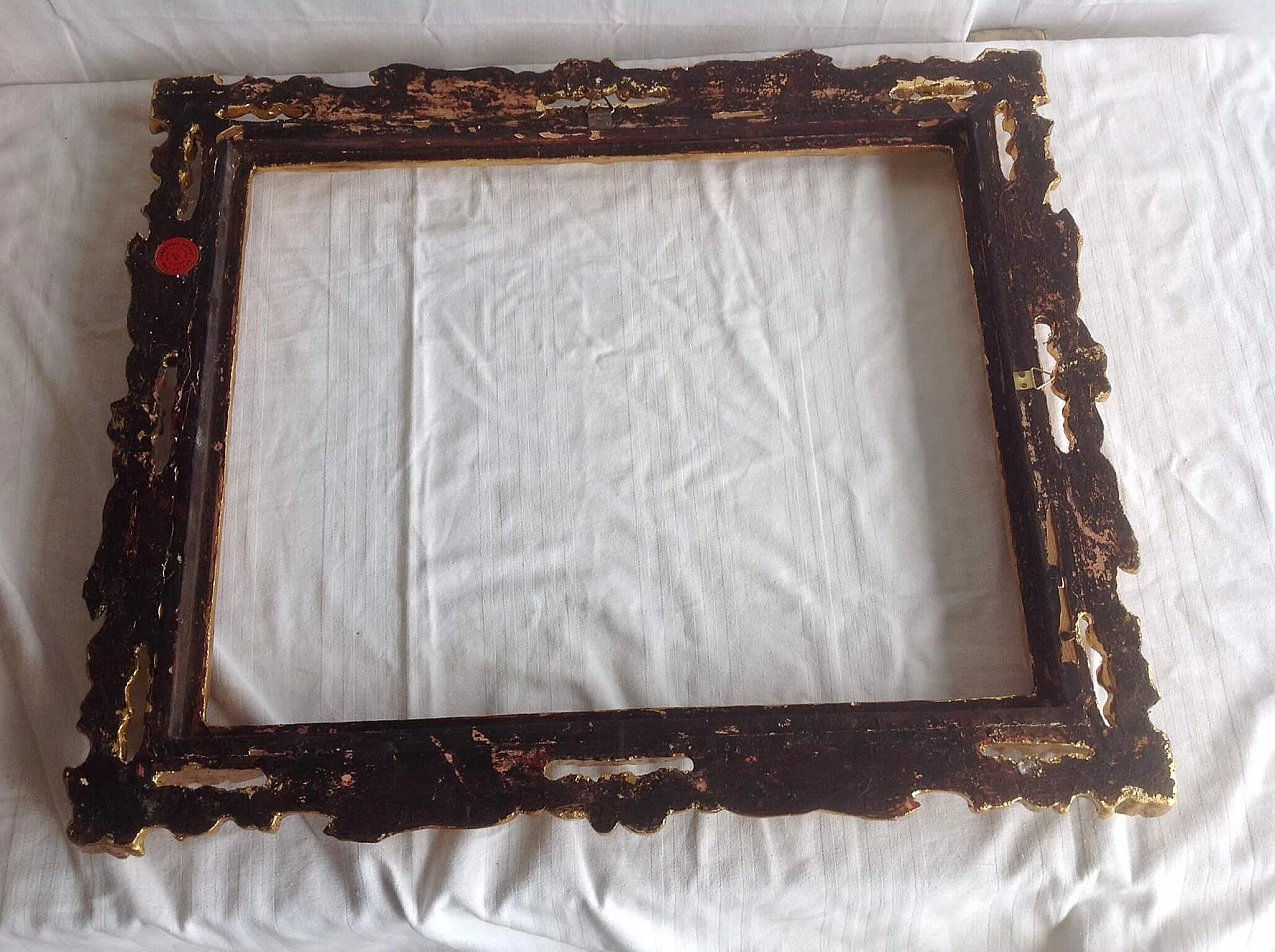 Coppia di cornici in stile Barocco in legno e gesso dorato, anni '30 1214320