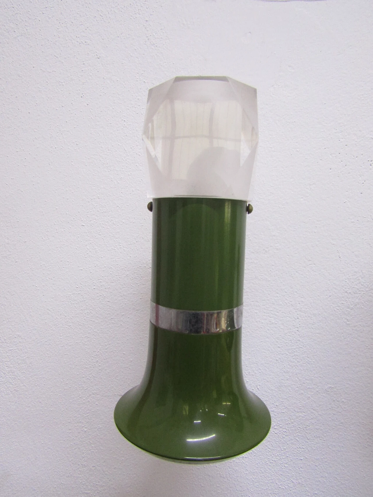 Coppia di applique in metallo smaltato e plexiglass, anni '70 1214981