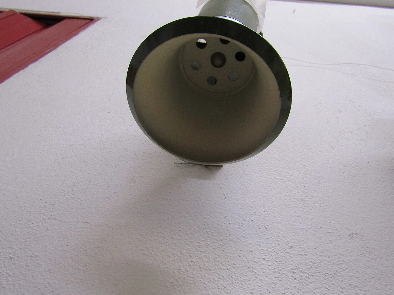 Coppia di applique in metallo smaltato e plexiglass, anni '70 1214991