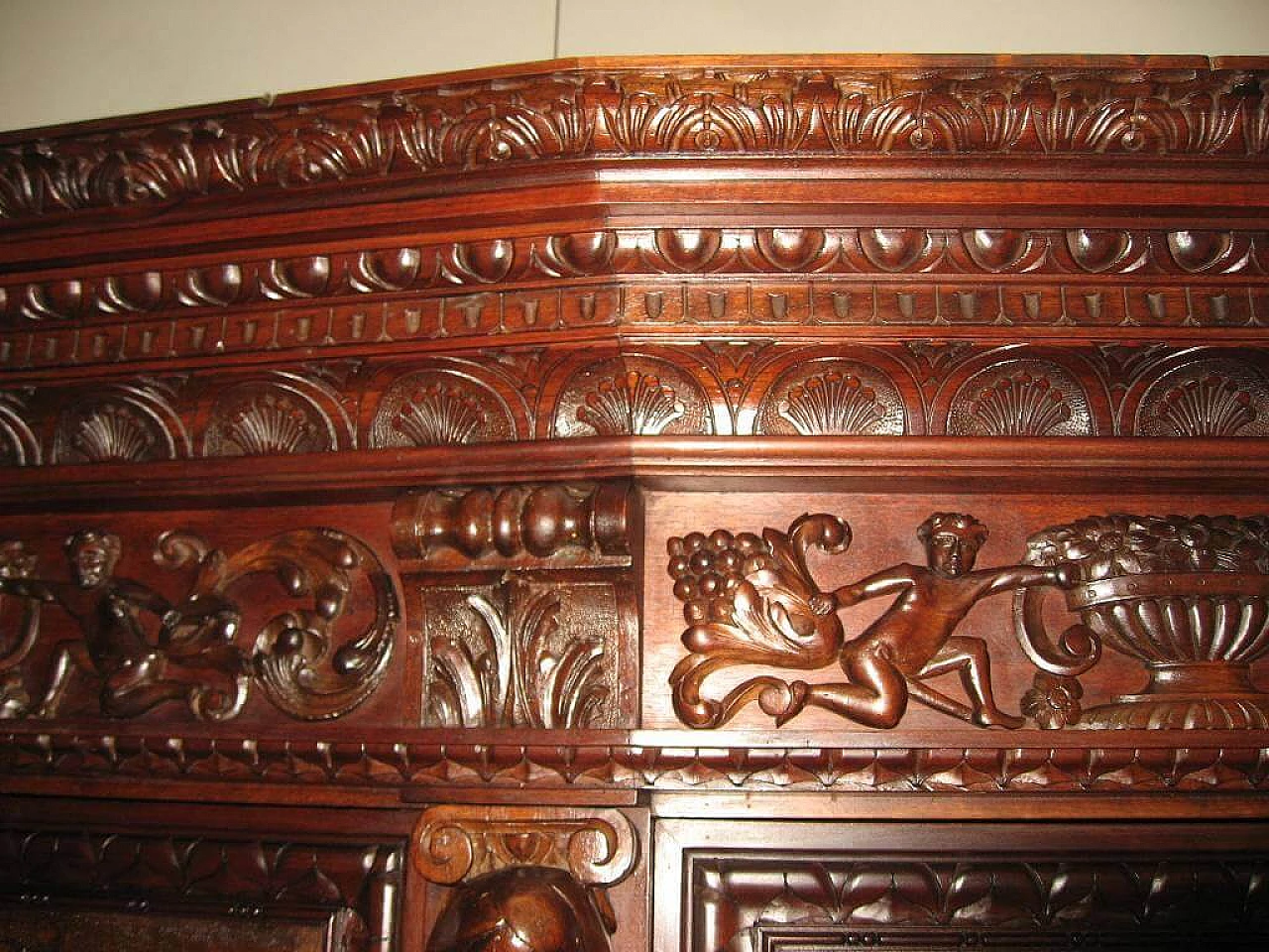 Walnut sideboard Renaissance style, early '900 1215529