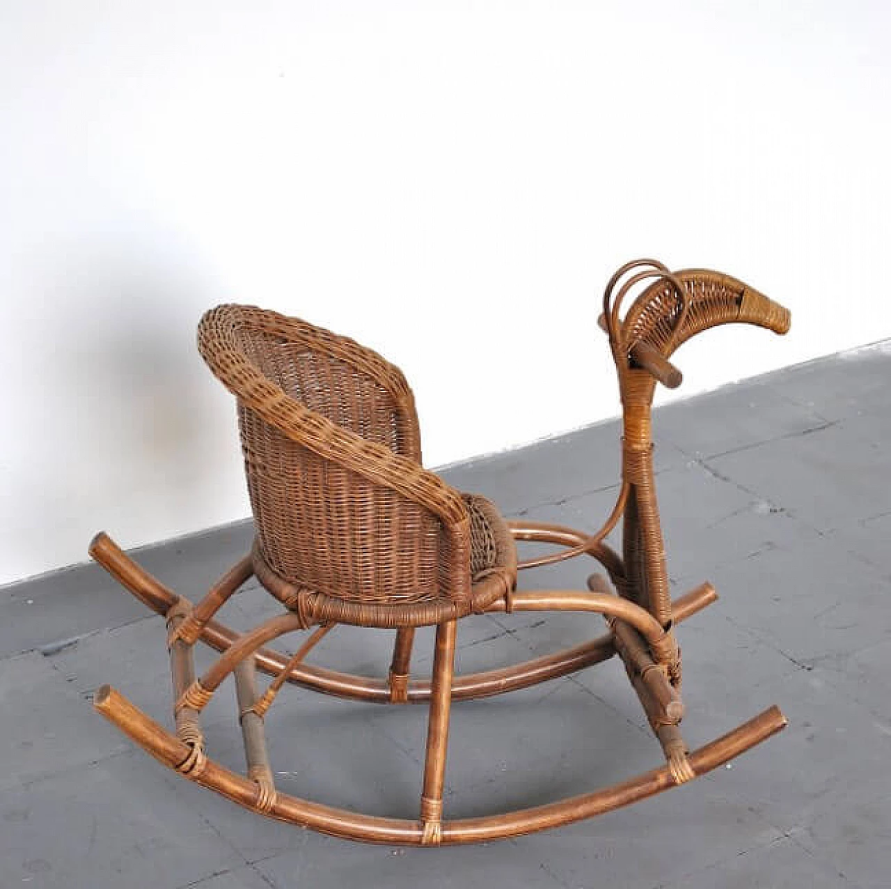 Sedia a dondolo da bambino in rattan, anni '50 1215696