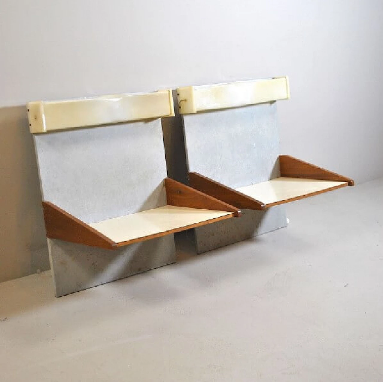 Pair of shelves in wood and perspex, 60s 1216383