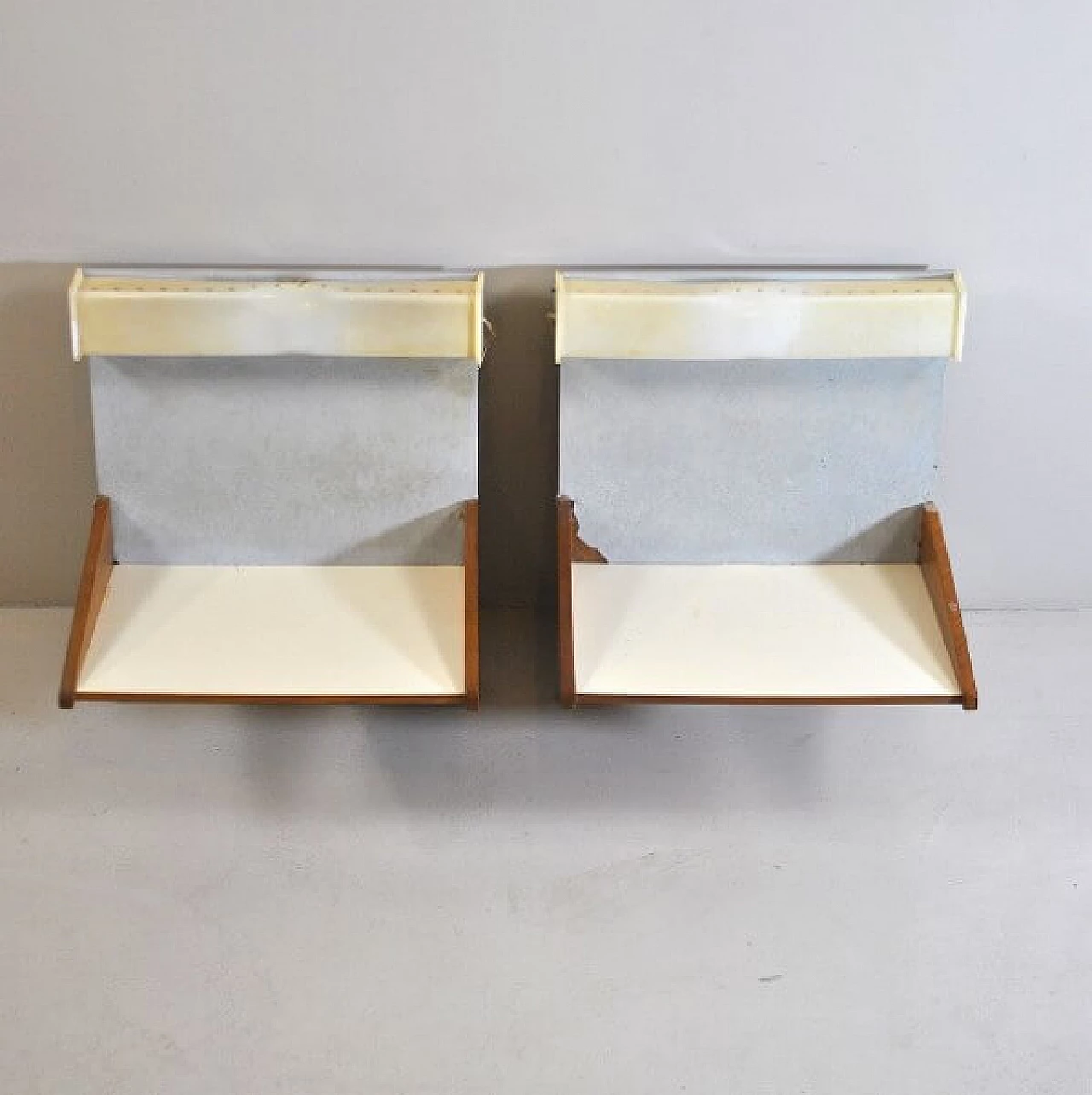 Pair of shelves in wood and perspex, 60s 1216387