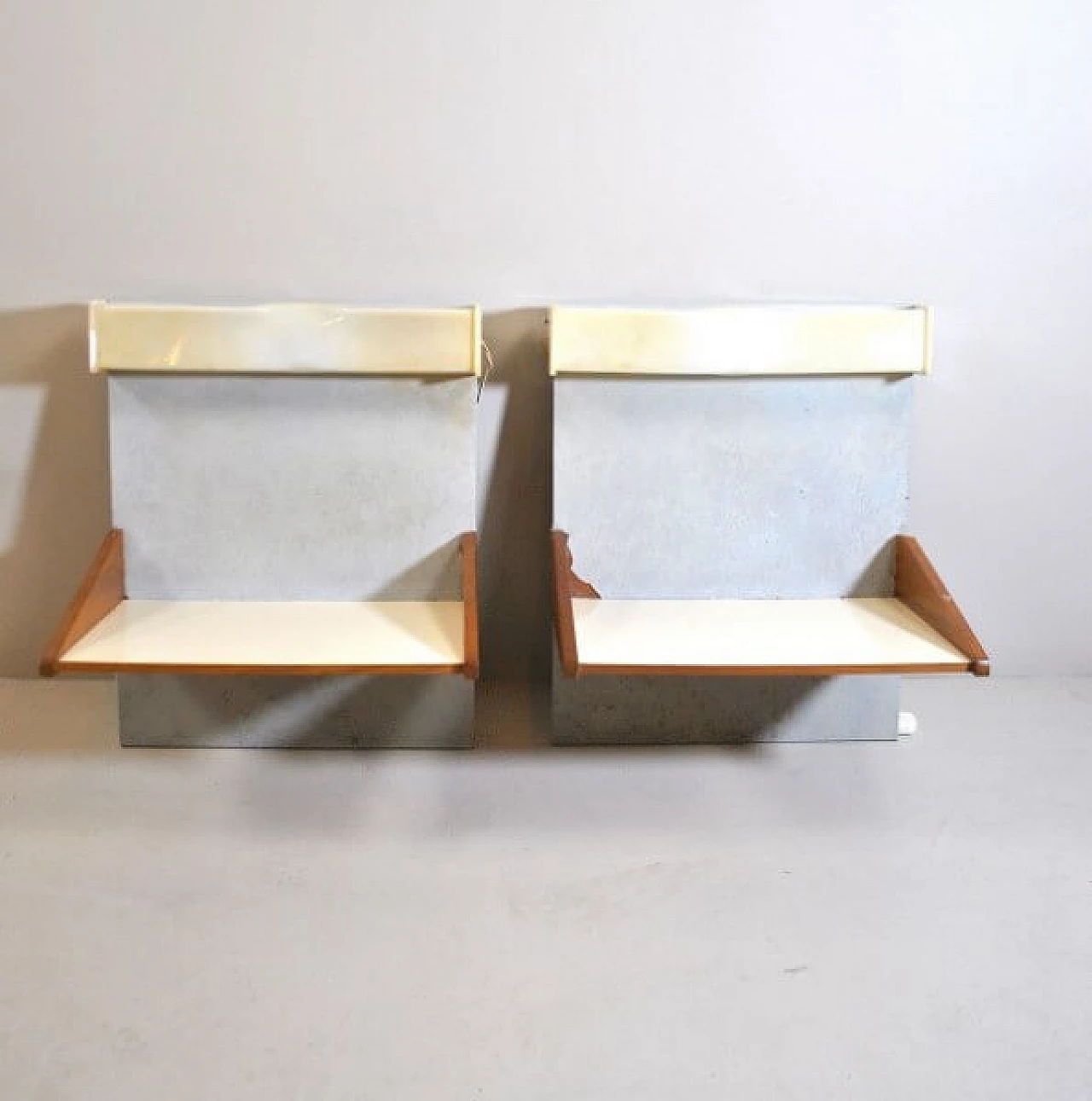 Pair of shelves in wood and perspex, 60s 1216388