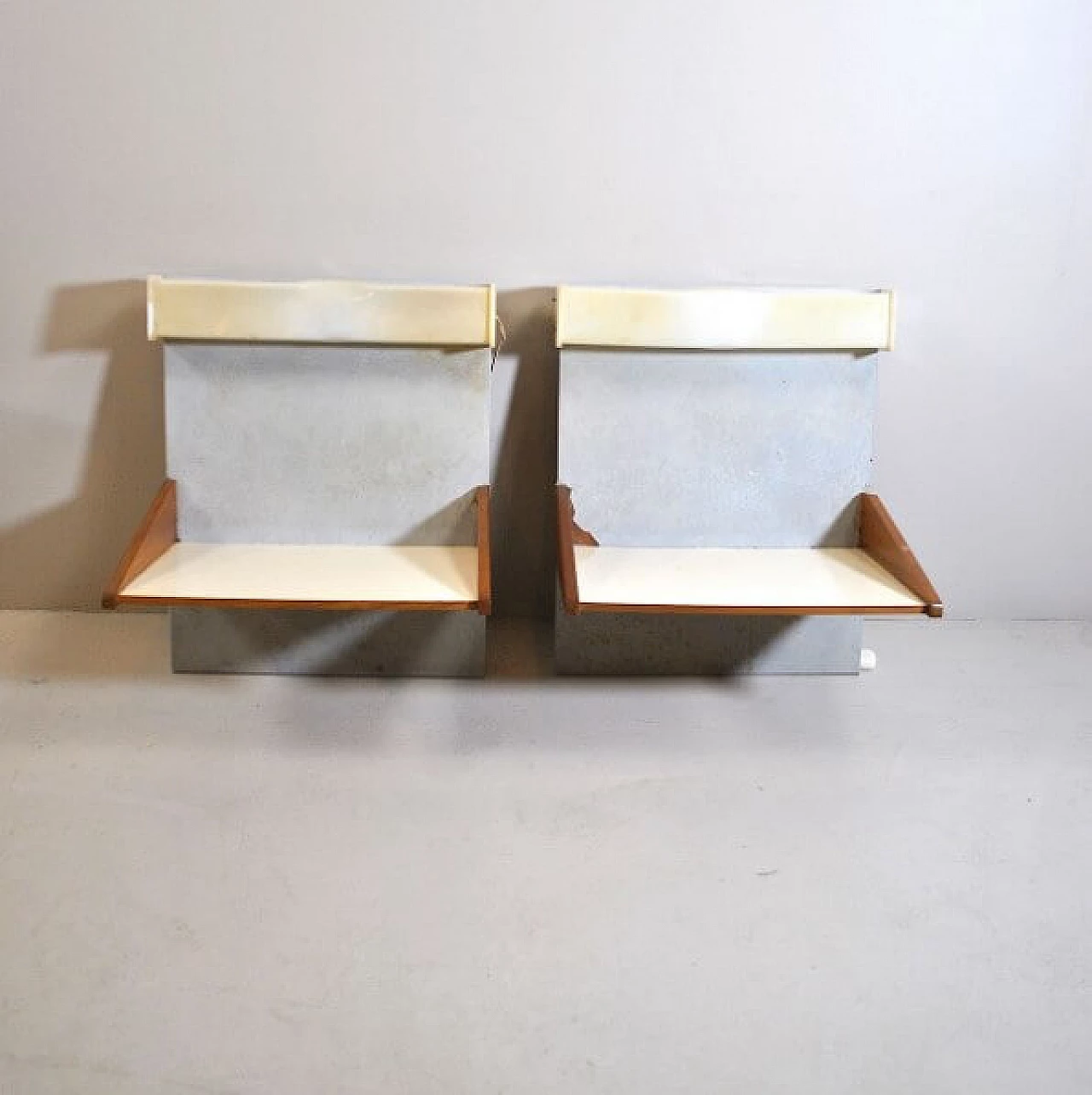 Pair of shelves in wood and perspex, 60s 1216389
