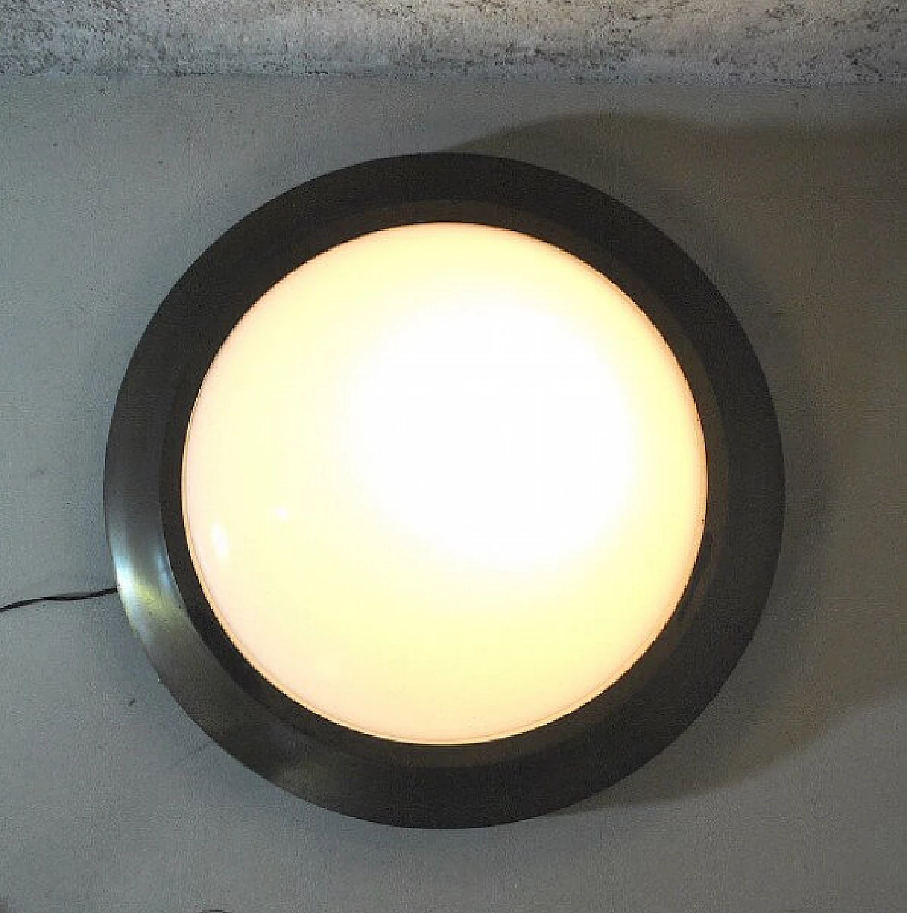 Wall lamp in brass and opaline glass in the style of Pier Luigi Caccia Dominioni, 60s 1216766