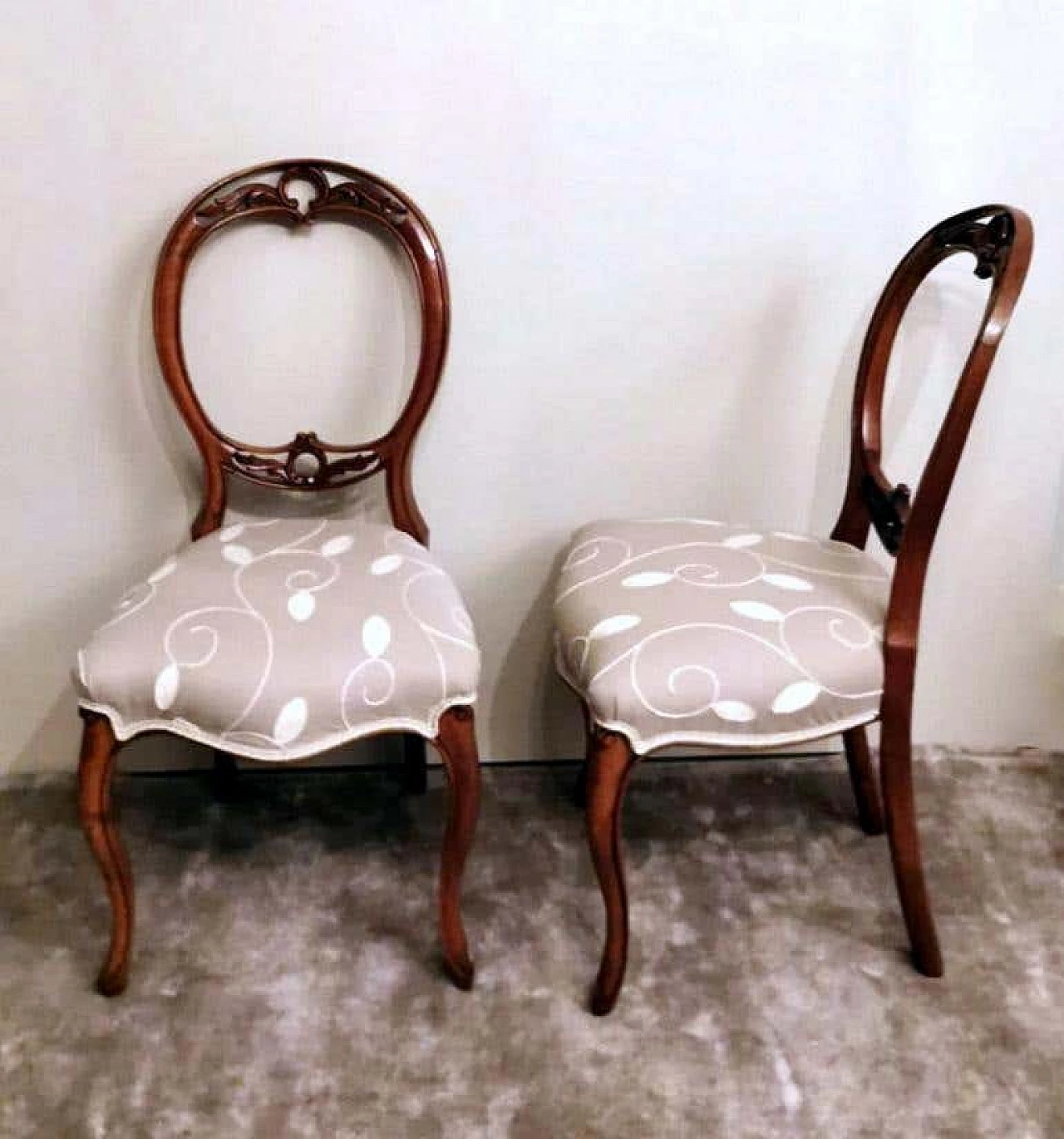 Pair of Victorian  chairs in walnut  with balloon back, 19th century 1216805
