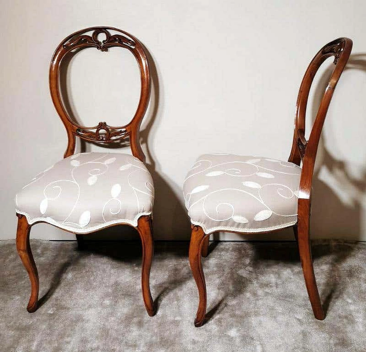 Pair of Victorian  chairs in walnut  with balloon back, 19th century 1216807