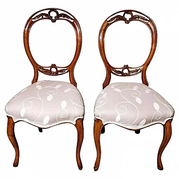 Pair of Victorian  chairs in walnut  with balloon back, 19th century